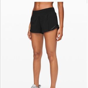 NWT Lululemon Hotty Hot High Rise Shorts 2.5”